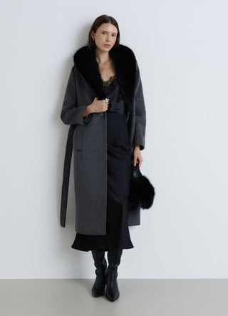 Cappotto lungo con collo in pelliccia sintetica e cintura