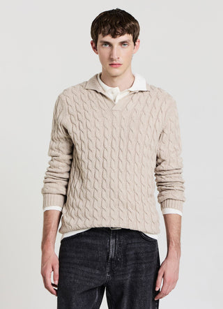 Maglia a trecce con collo derby