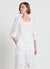 Blusa con maniche sangallo e scollo ampio