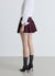 Faltenshorts mit Spitzenbesatz