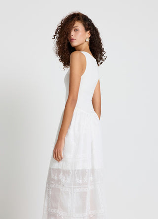 Vestito lungo smanicato con gonna ricamata