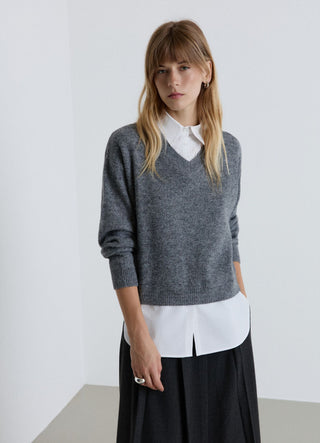 Pull avec insert en chemise et col en V