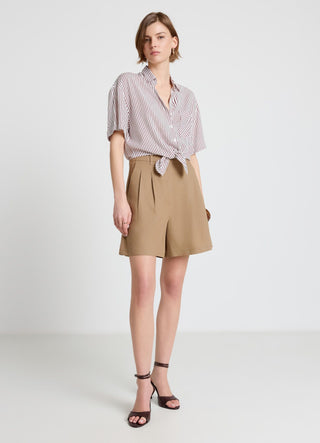 Camicia a righe con nodo frontale