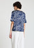 T-Shirt aus Satinimitat mit geometrischem Druck