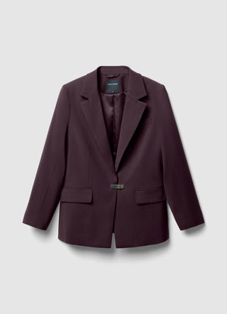 Single-breasted jacket with buckle