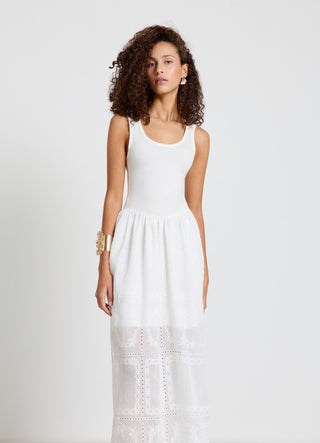 Vestito lungo smanicato con gonna ricamata