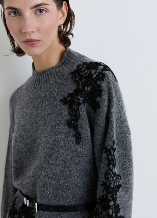 Pullover mit kontrastierenden Spitzenapplikationen