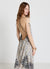Vestito lungo con stampa bandana e spalline incrociate