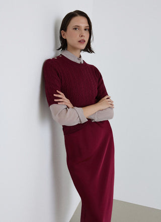 Knitted cable-knit T-shirt with buttons on the shoulders