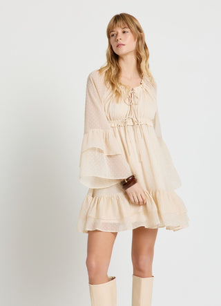 Kleid mit Punkten und Rüschen