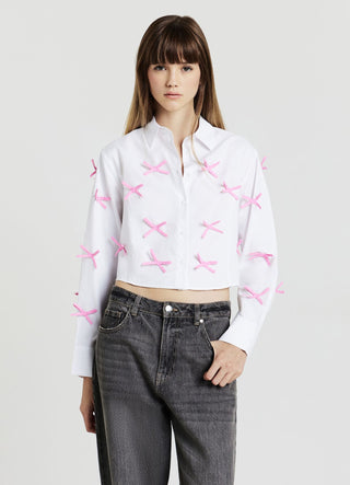 Camicia crop con fiocchi applicati
