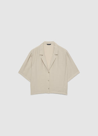 Short-sleeved shirt with a notched collar