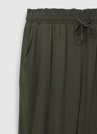 Plain-coloured long trousers