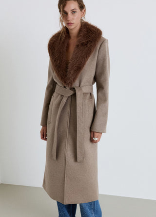 Cappotto lungo con collo effetto pelo e cintura