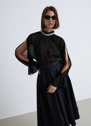 Camicia con collo alto e applicazioni