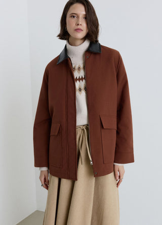 Jacke mit Kunstlederkragen und Pattentaschen