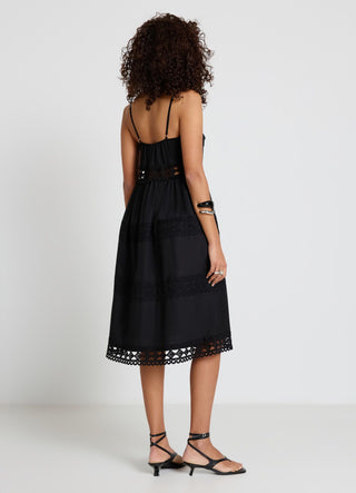 Vestito lungo con spalline e inserti traforati