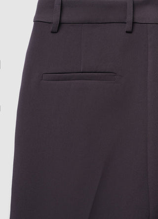 Pantaloni slim con spacchi