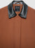 Jacke mit Kunstlederkragen und Pattentaschen