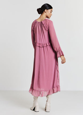 Langes Kleid mit Rüschen