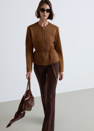 Giacca con zip e cintura in vita